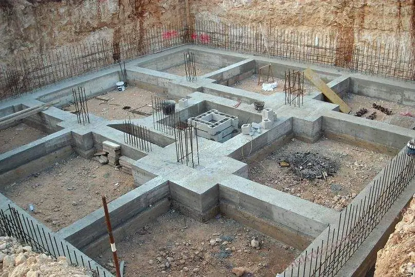 Fase de cimentación y preparación de terreno para obra - IMG Construcciones
